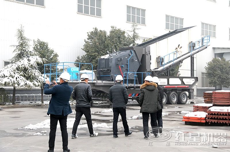 車載流動碎石機廠家價格實惠，客戶現場參觀