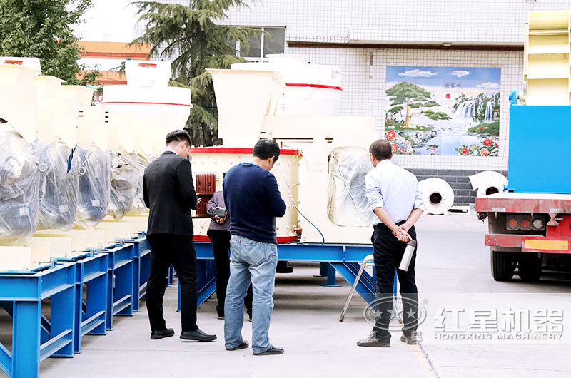 紅星立式復合破碎機價格合理，客戶選型
